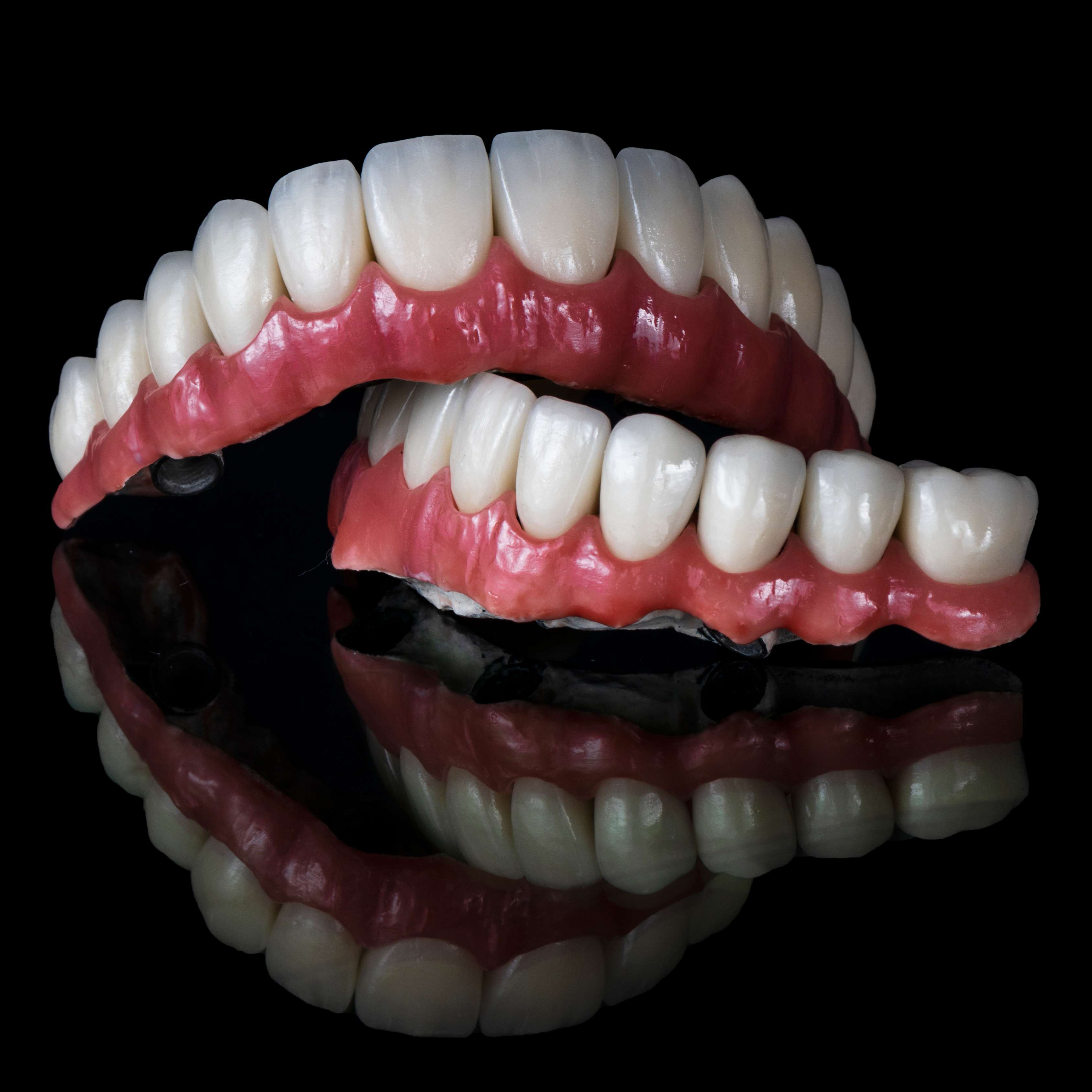 Próteses e Implantes Dentários - Hugentobler Odontologia